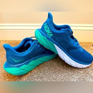 Like new-Woman’s HOKA ONE ONE size US 7B.